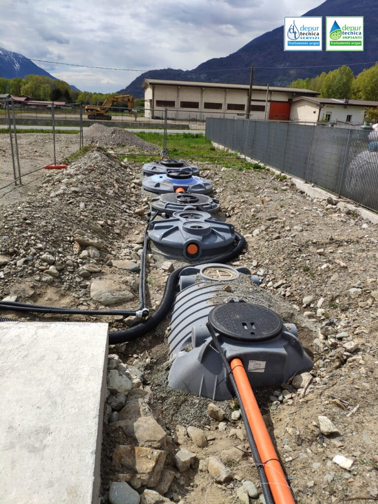 Impianto di depurazione acque di scarico provenienti dal lavaggio dei pullman. 
Le acque di scarico sono ricche di sostanze organiche e nocive, come idrocarburi e metalli, per questo devono essere depurate prima del riutilizzo. 
Depurtecnica ha installato un sistema di depurazione presso un’officina di riparazione e lavaggio di autobus, a Sondrio in Lomabardia. L’acqua proveniente dalla piazzola di lavaggio dei pullman viene depurata da sabbia e sostanze oleose e successivamente riciclata e utilizzata per un nuovo lavaggio, consentendo un notevole risparmio sui costi.