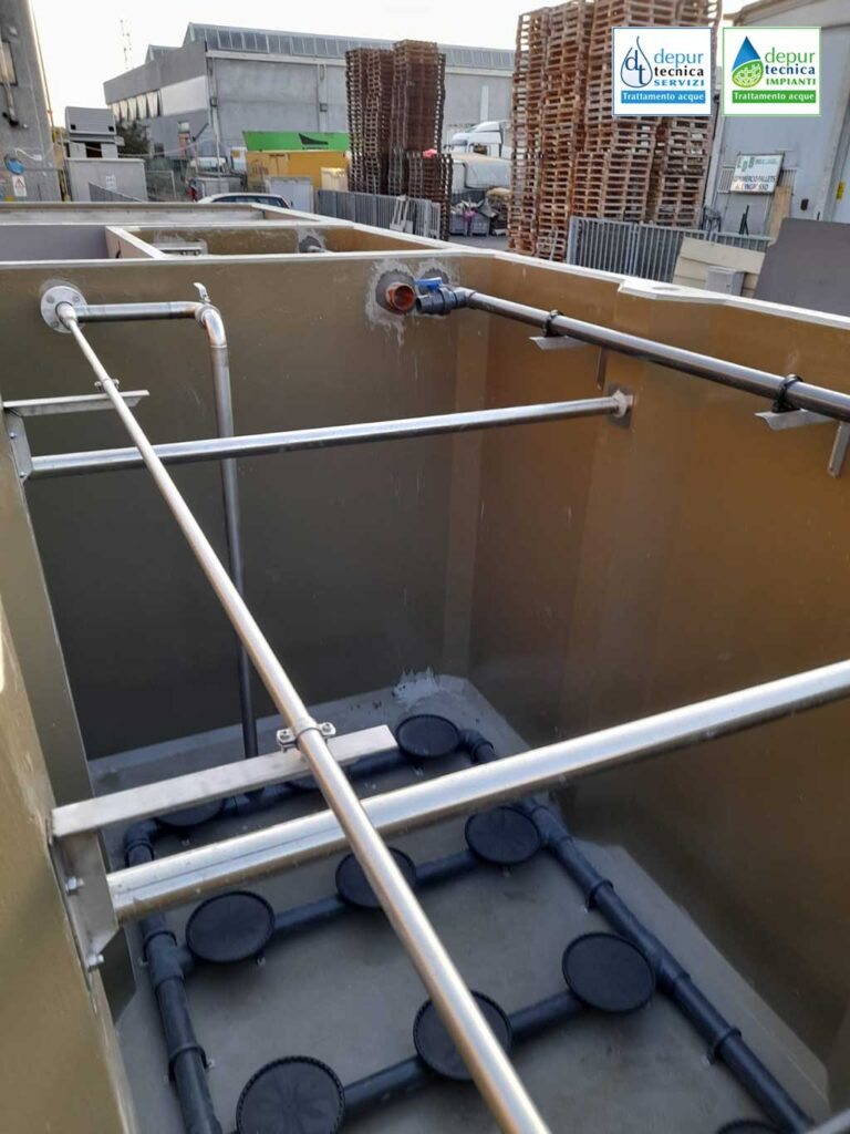 Dettaglio Vasca di ossidazione, distribuzione aria mediante diffusori porosi a bolle fini in membrana EPDM, collettore distribuzione aria in acciaio inox AISI 304 – ricircolo fanghi dal comparto di sedimentazione finale al comparto di ossidazione | DEPURTECNICA