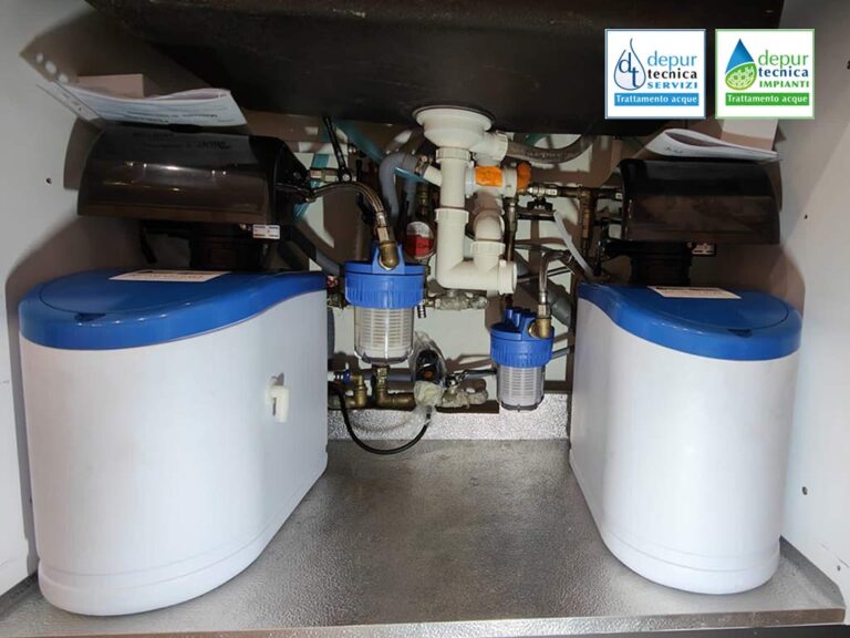 Addolcitori cabinati Micro 5 da litri di resina installati sottolavello della cucina | DEPURTECNICA