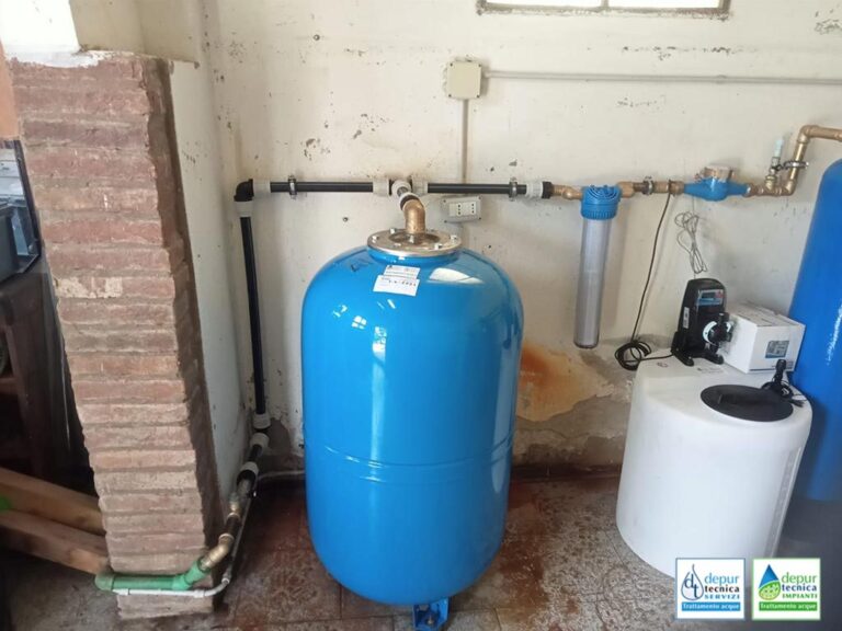 Dettaglio installazione dell’autoclave per mettere pressione agli impianti | DEPURTECNICA