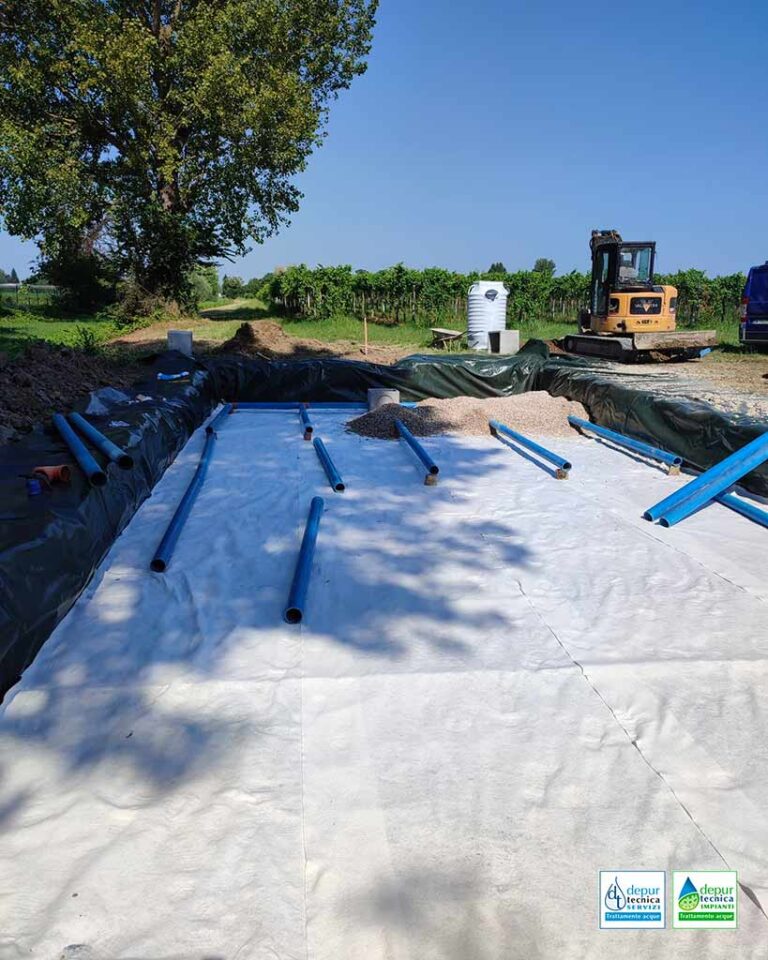 Installazione delle Tubazioni Drenanti con Ghiaia per la Fitodepurazione | DEPURTECNICA