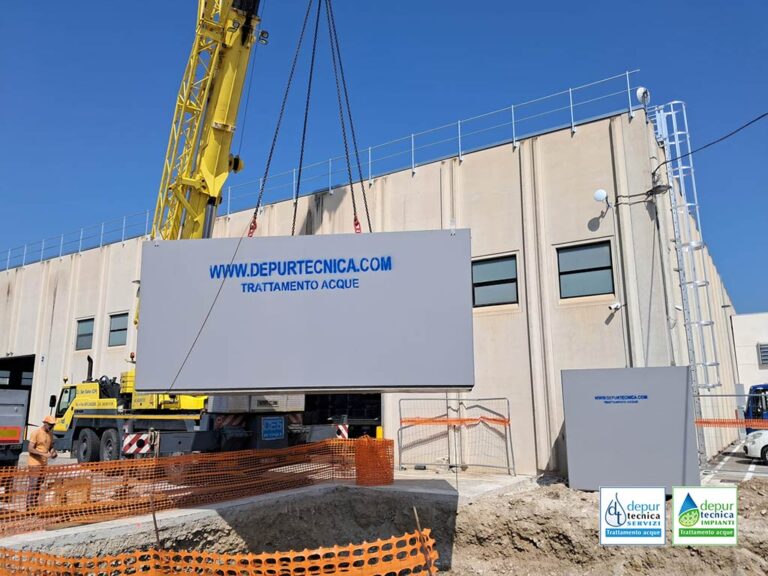 Posa con autogru della vasca di accumulo per impianto di sollevamento acque reflue a Chieti | DEPURTECNICA